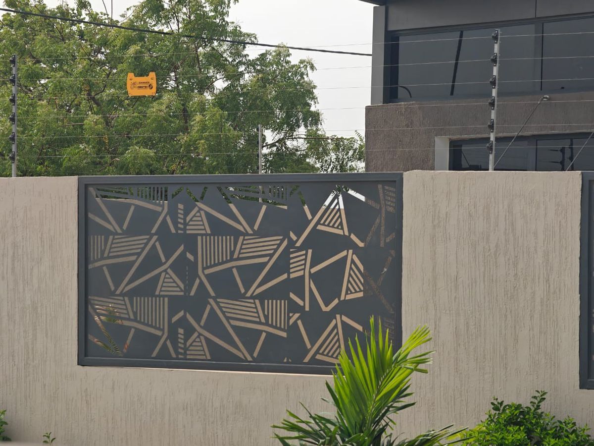 Tahukah Anda? Pagar cutting kombinasi buat rumah makin keren