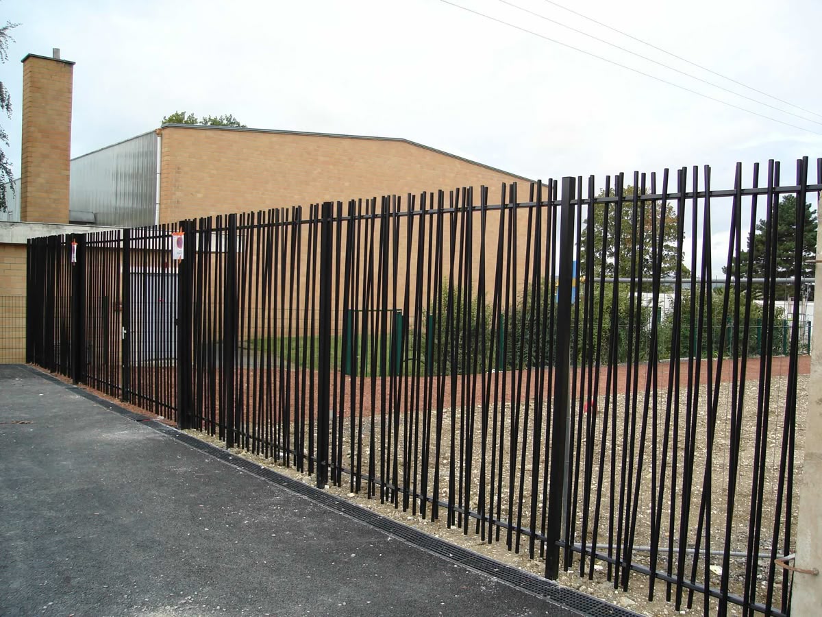 Luar biasa! Pagar besi hollow unik yang bikin rumah stylish