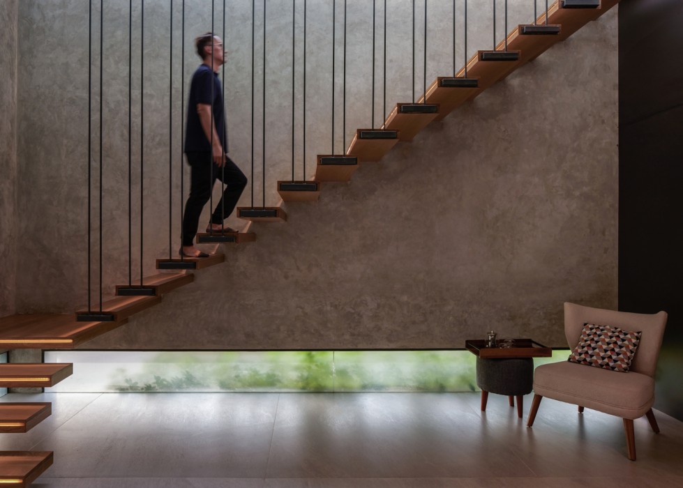 6 railing tangga minimalis unik, bikin rumah lebih estetis!