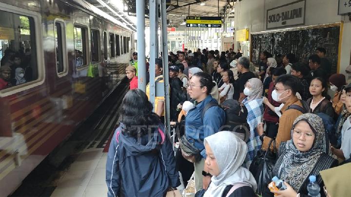 Jumlah penumpang kereta melonjak menjelang libur Paskah